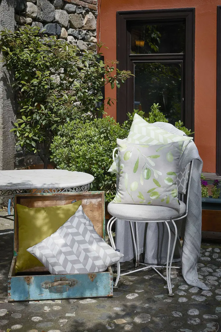 18" Green and White Geometric Throw Pillow Cover