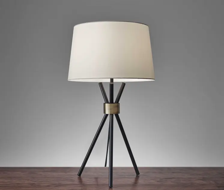 Black Metal Tripod Leg With Antique Brass Accent Table Lamp