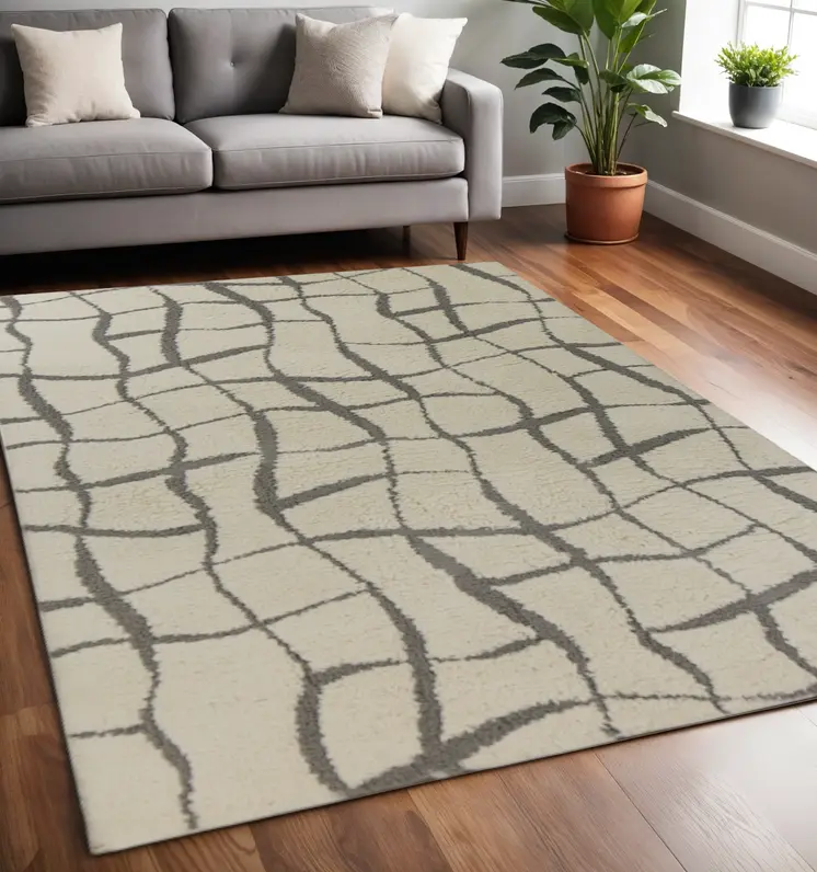5' X 7' Ivory Machine Woven Abstract Indoor Shag Rug