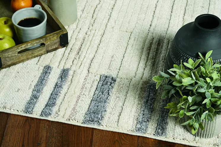 5' X 8' Gray and Ivory Abstract Area Rug