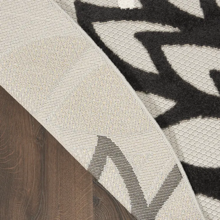 4' Black And White Round Indoor Outdoor Area Rug