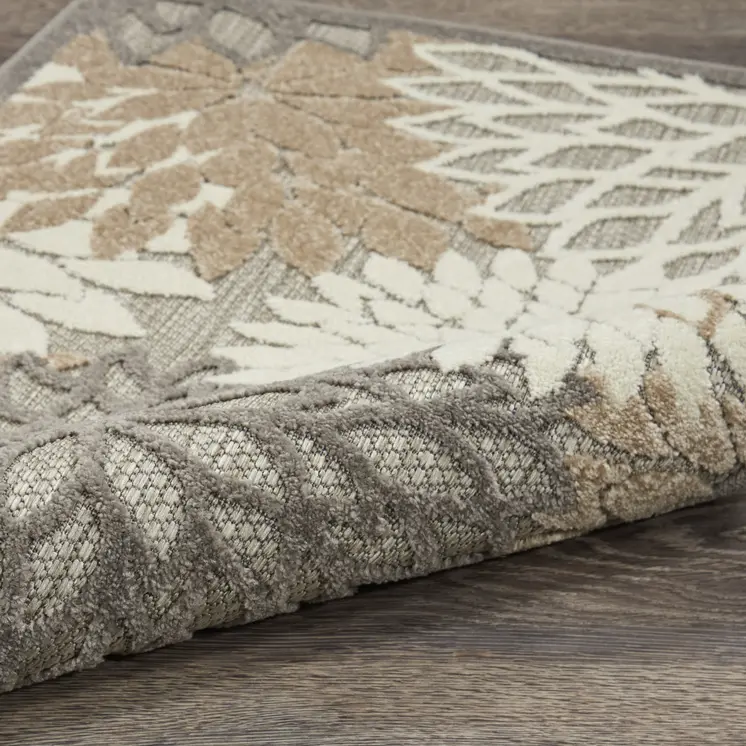 8' Gray And Ivory Round Indoor Outdoor Area Rug