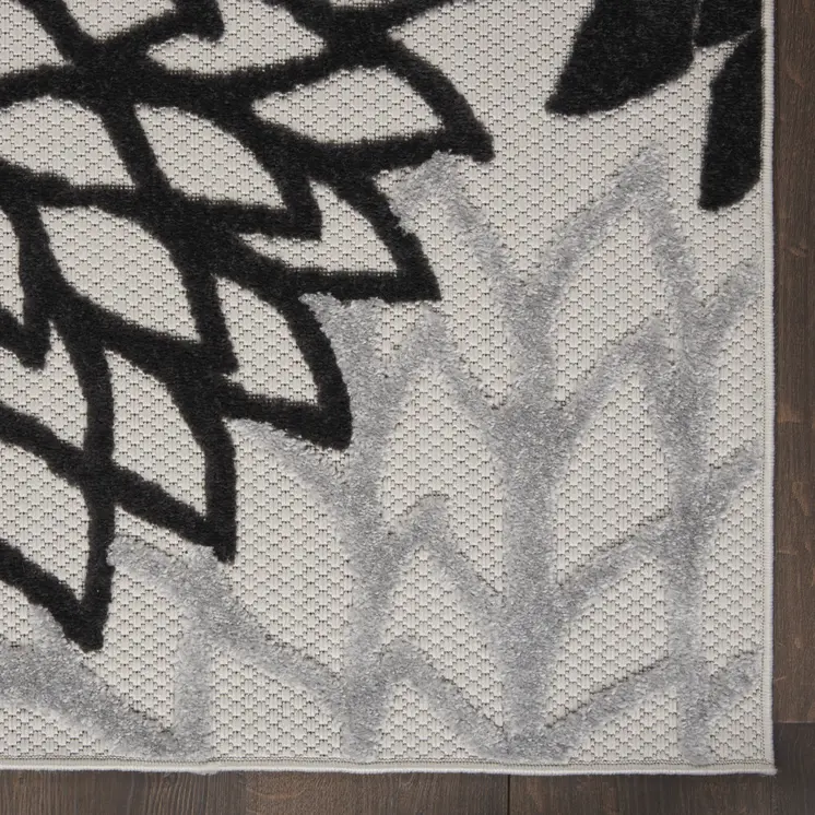 5' X 7' Black And White Floral Indoor Outdoor Area Rug
