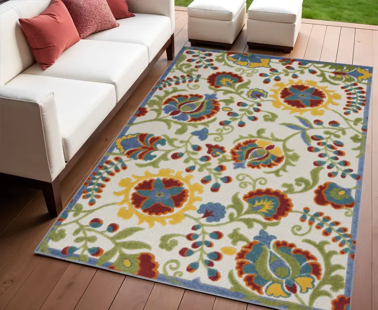 4' X 6' Green And Ivory Indoor Outdoor Area Rug