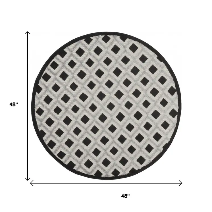 4' Black And White Round Indoor Outdoor Area Rug