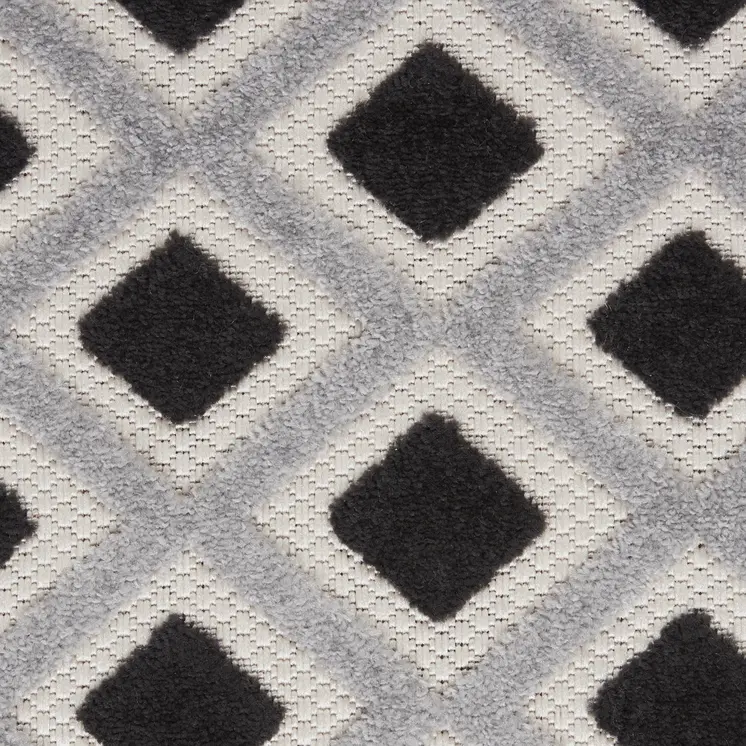 7' X 10' Black And White Indoor Outdoor Area Rug