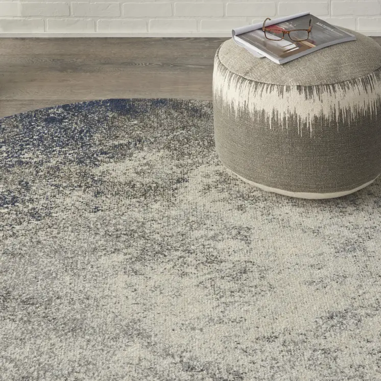 5' Gray And Ivory Abstract Round Rug