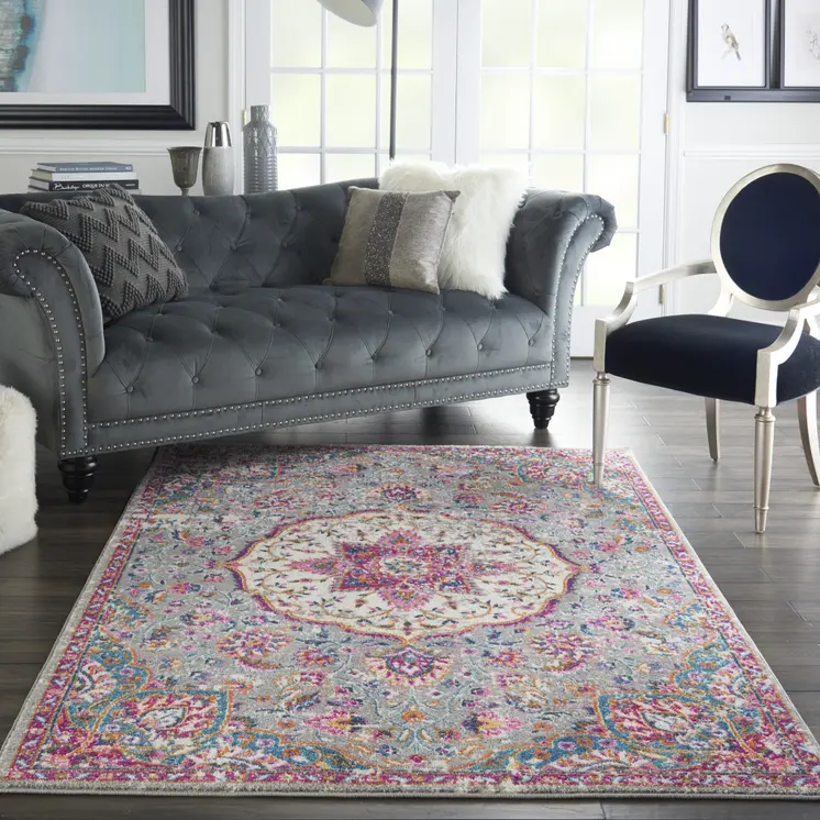 5' X 7' Gray And Ivory Medallion Area Rug