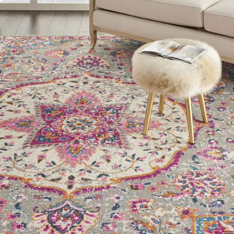 7' X 10' Gray And Ivory Medallion Area Rug