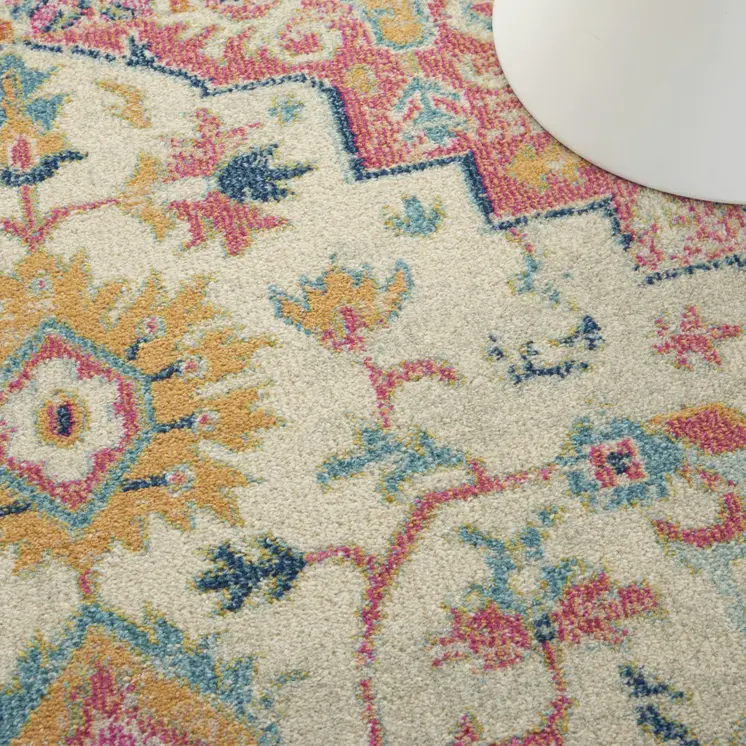 4' X 6' Pink And Ivory Southwestern Distressed Area Rug