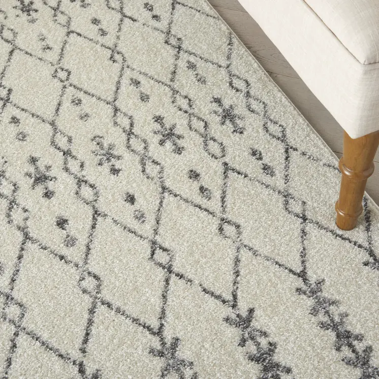 5' X 7' Gray And Ivory Geometric Distressed Area Rug