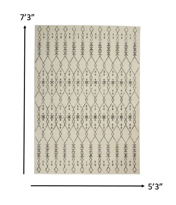 5' X 7' Gray And Ivory Geometric Distressed Area Rug