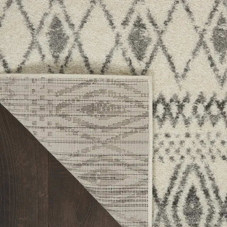 5' X 7' Gray And Ivory Geometric Area Rug