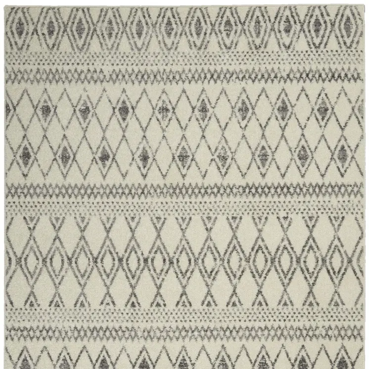 5' X 7' Gray And Ivory Geometric Area Rug