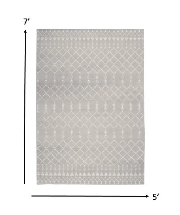 5' X 7' Gray And Ivory Geometric Area Rug