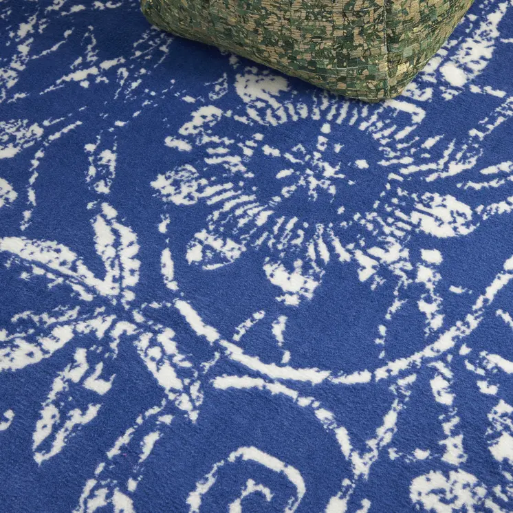 6' X 9' Ivory And Blue Floral Vines Distressed Area Rug