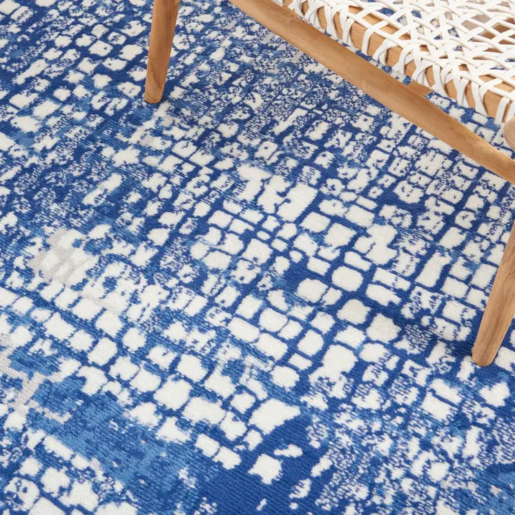 5' X 7' Ivory And Blue Geometric Area Rug