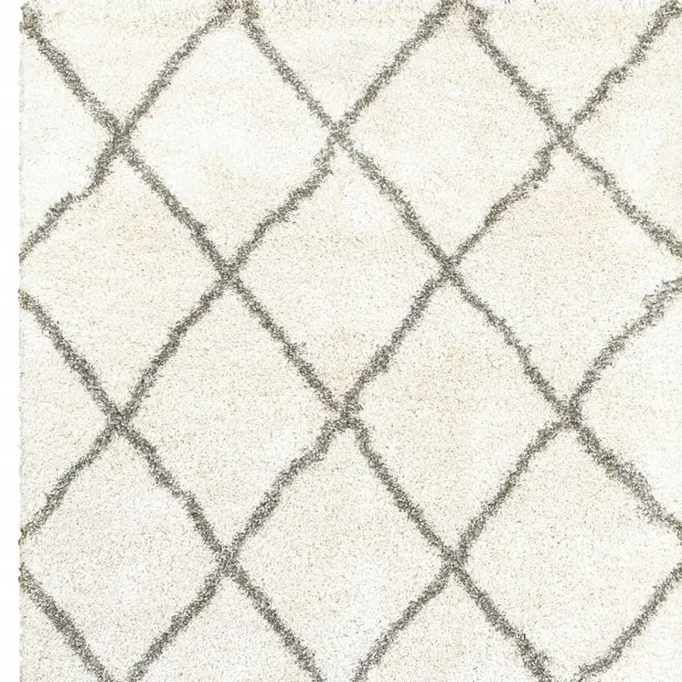 4' X 6' Ivory And Gray Geometric Lattice Area Rug