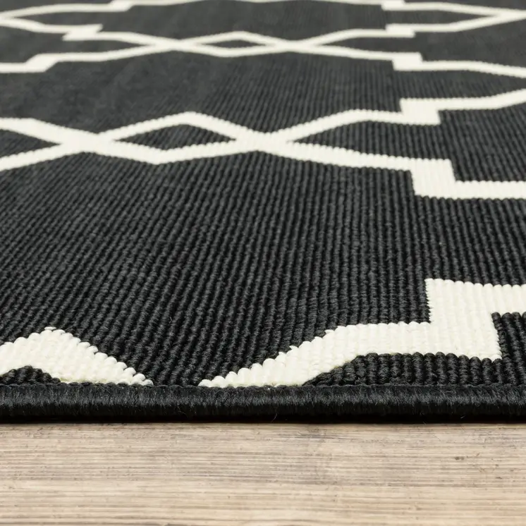 4' X 6' Black And Ivory Indoor Outdoor Area Rug