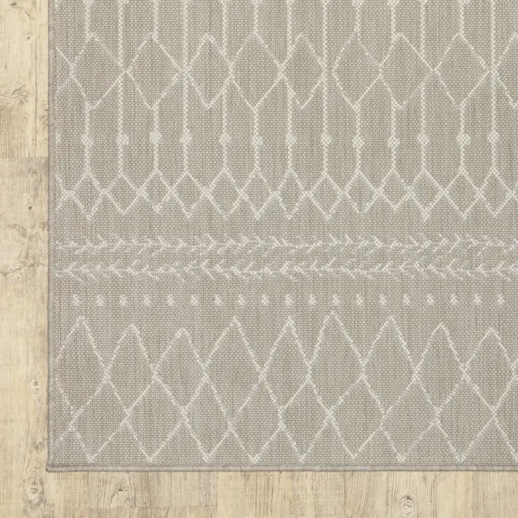 7' X 9' Gray And Ivory Geometric Indoor Outdoor Area Rug