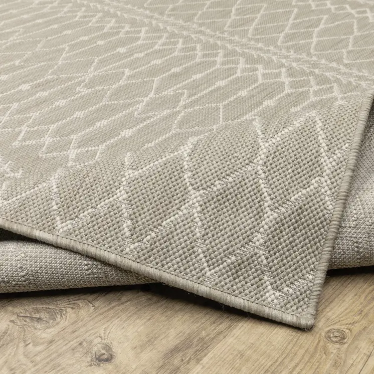7' X 9' Gray And Ivory Geometric Indoor Outdoor Area Rug