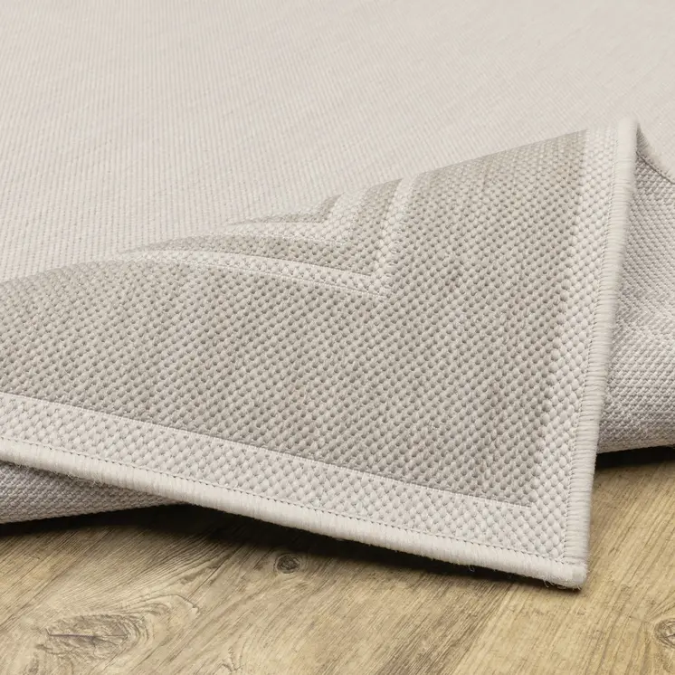 8' X 10' Gray And Ivory Indoor Outdoor Area Rug