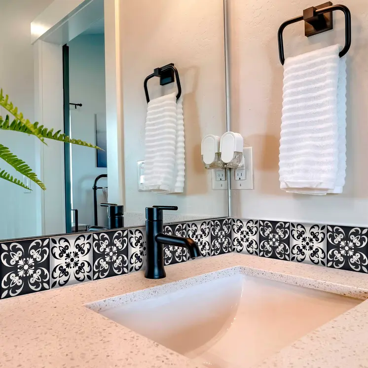 8" X 8" Black And White Quatro Peel And Stick Removable Tiles