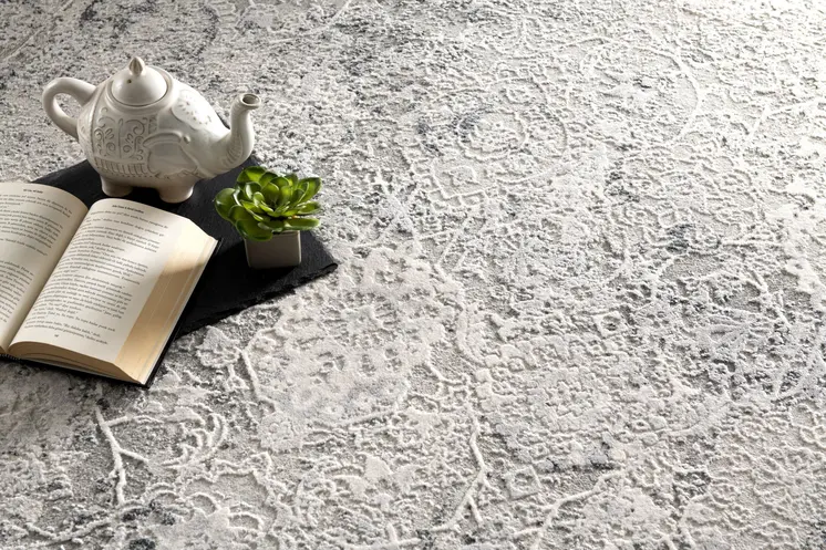 5' X 7' Gray and Ivory Abstract Area Rug