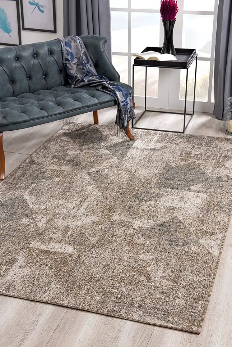 5' X 7' Gray and Ivory Abstract Area Rug