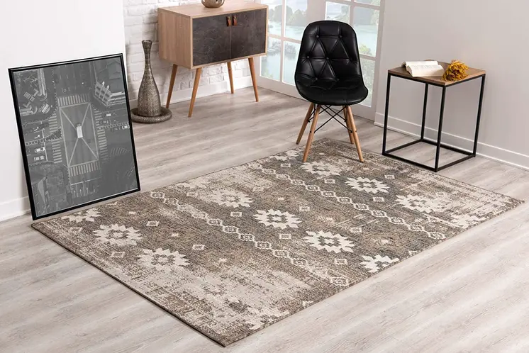 5' X 7' Gray and Ivory Ikat Area Rug