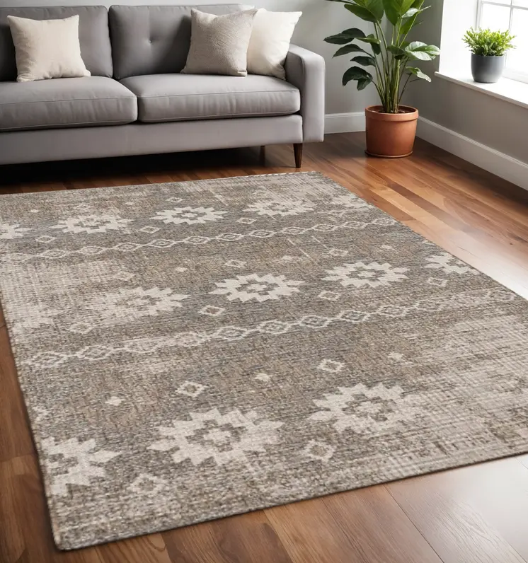 5' X 7' Gray and Ivory Ikat Area Rug