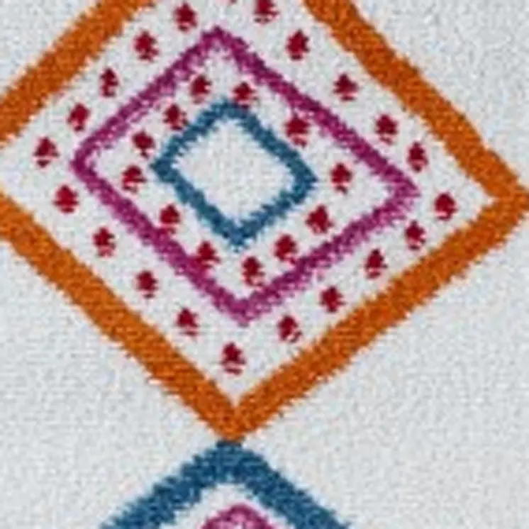 5' X 7' Red and White Diamonds Array Area Rug