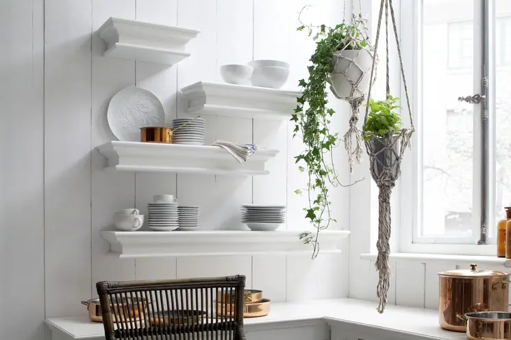23" Classic White Floating Wall Shelf