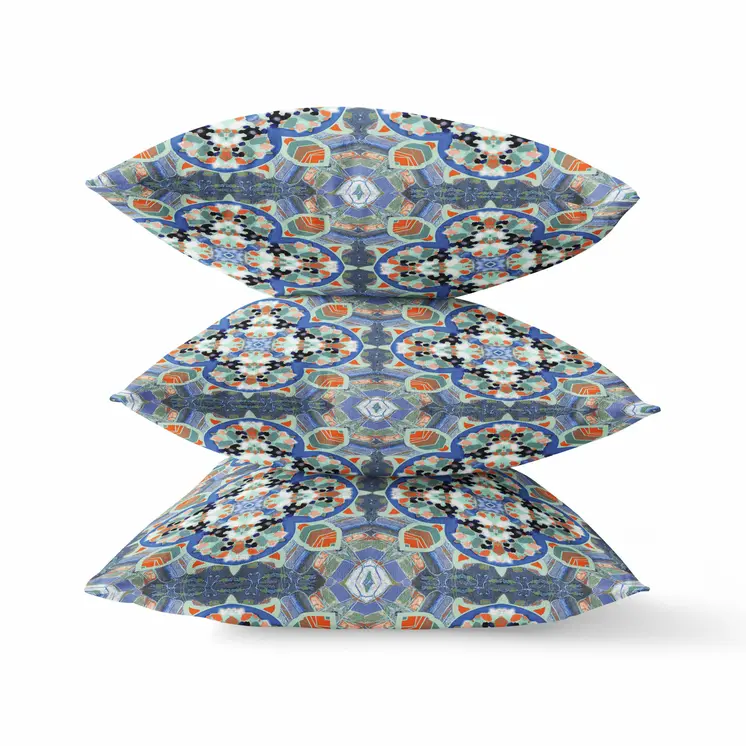 18"X18" Blue And Orange Microsuede Quatrefoil Zippered Pillow