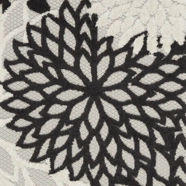 6' Black And White Indoor Outdoor Runner Rug