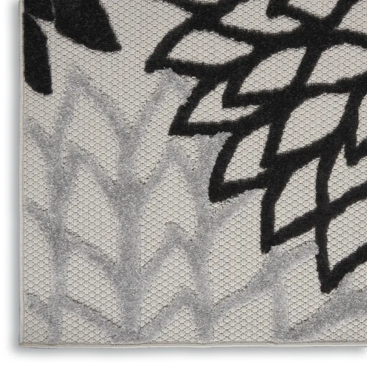 3' X 4' Black And White Indoor Outdoor Area Rug