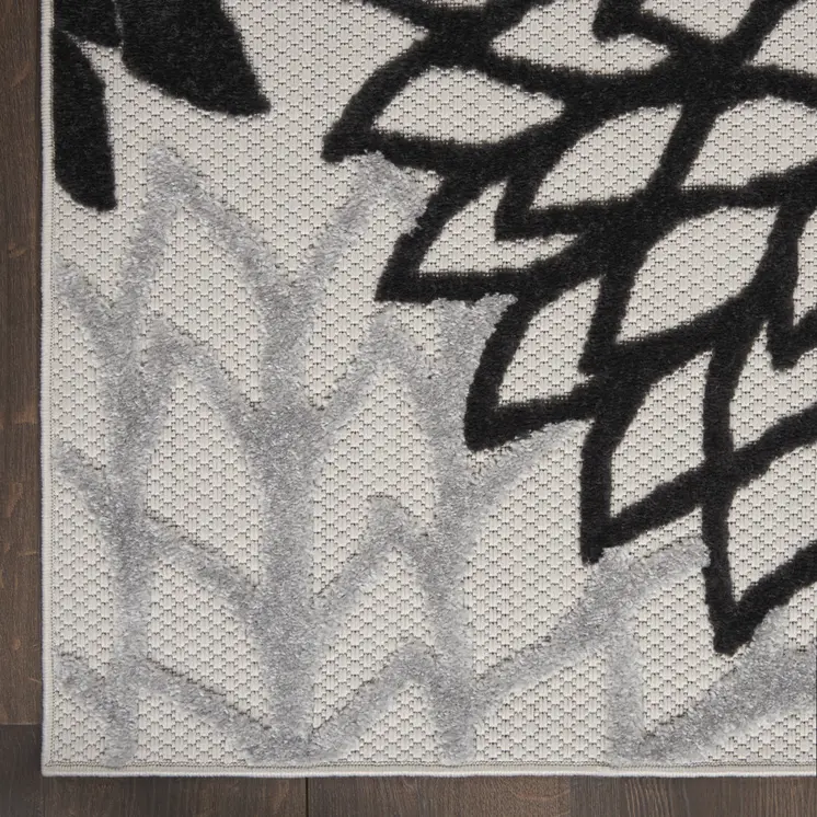 9' X 12' Black And White Indoor Outdoor Area Rug