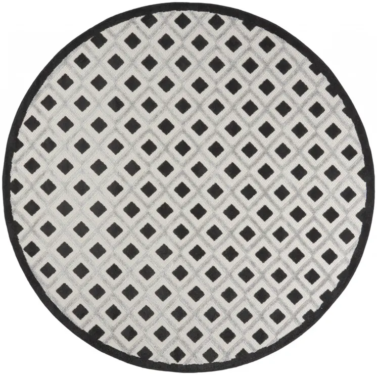 8' X 8' Black And White Round Indoor Outdoor Area Rug