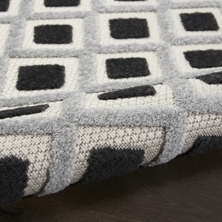 8' X 8' Black And White Round Indoor Outdoor Area Rug
