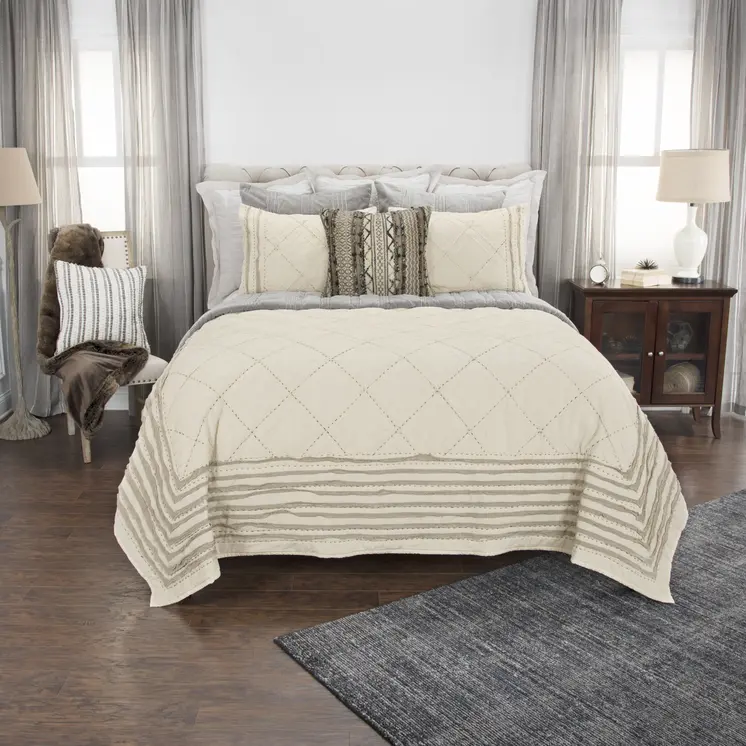 Ivory Geometric Queen Quilt