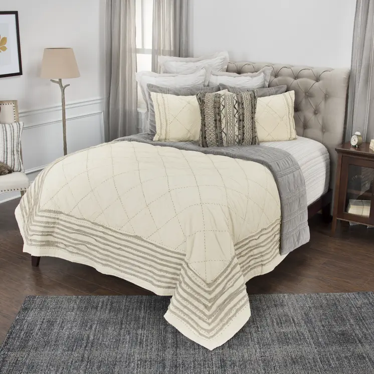 Ivory Geometric Queen Quilt