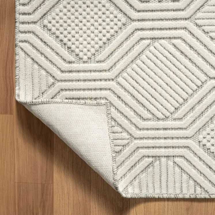 8' X 10' Gray And Ivory Indoor Outdoor Area Rug