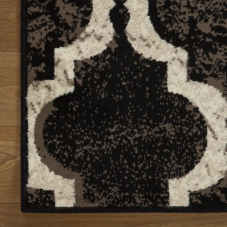 5' Chocolate Quatrefoil Distressed Square Rug