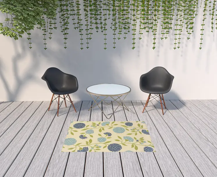 4' X 6' Green and Ivory Floral Stain Resistant Indoor Outdoor Area Rug