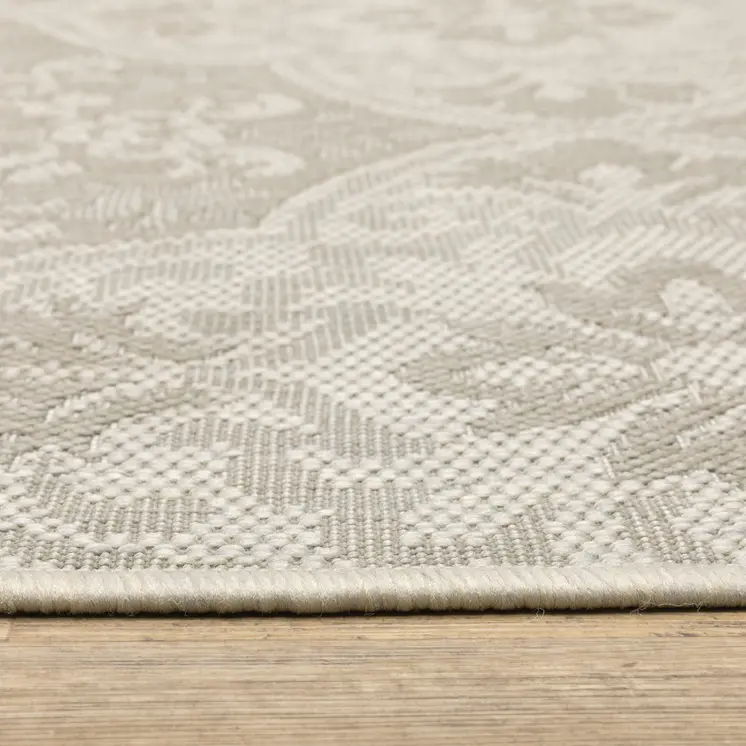 8' X 10' Gray and Ivory Floral Stain Resistant Indoor Outdoor Area Rug
