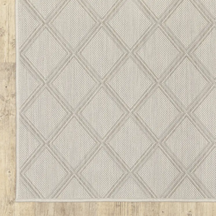 5' X 7' Gray and Ivory Geometric Stain Resistant Indoor Outdoor Area Rug