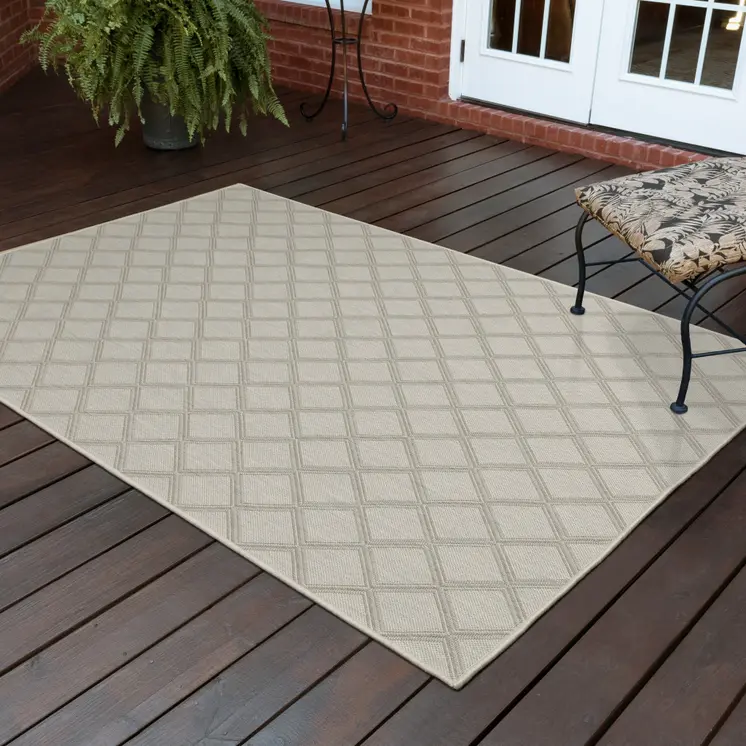 7' X 9' Gray and Ivory Geometric Stain Resistant Indoor Outdoor Area Rug