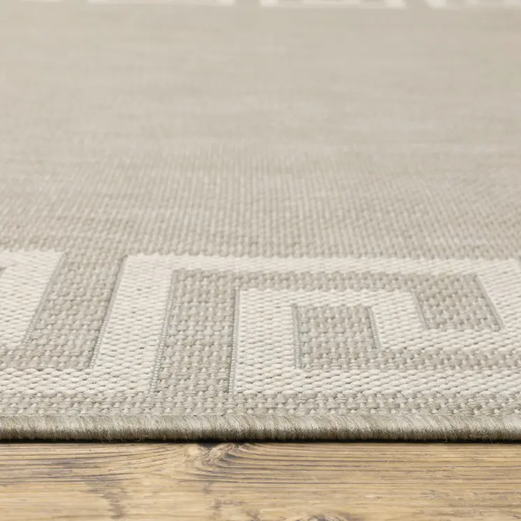 5' X 7' Gray and Ivory Stain Resistant Indoor Outdoor Area Rug