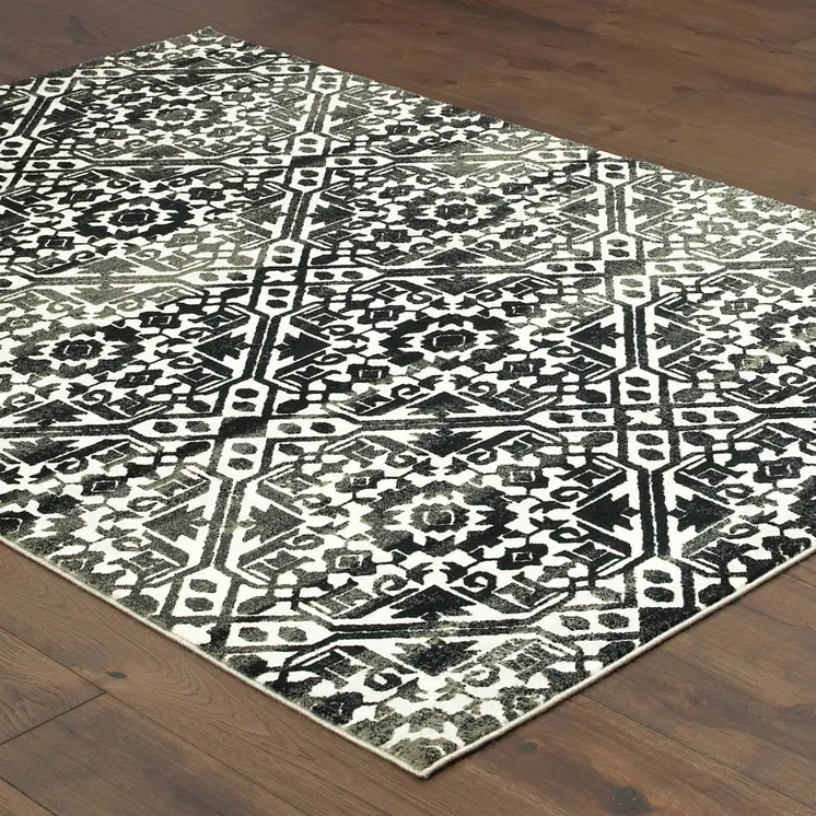 4' X 6' Navy And Ivory Geometric Power Loom Stain Resistant Area Rug