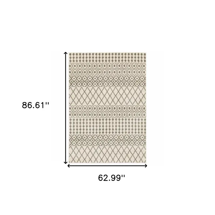 5' X 7' Ivory And Grey Geometric Power Loom Stain Resistant Area Rug